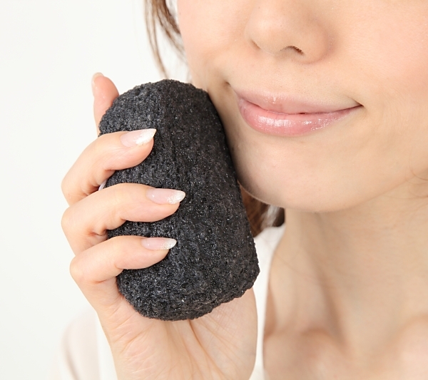 Japanese Makeup Routines Begin with the Konjac Sponge